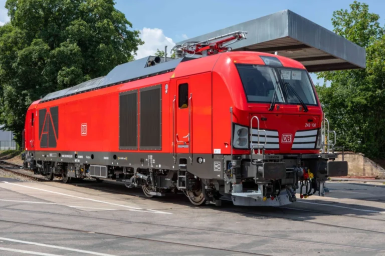 The Vanguard of Rail Efficiency: Cummins QST30 Powers the Vectron Dual Mode Light to New Heights
